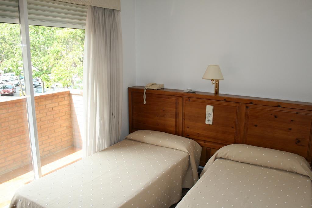 Hostal Puente De Piedra 사라고사 객실 사진